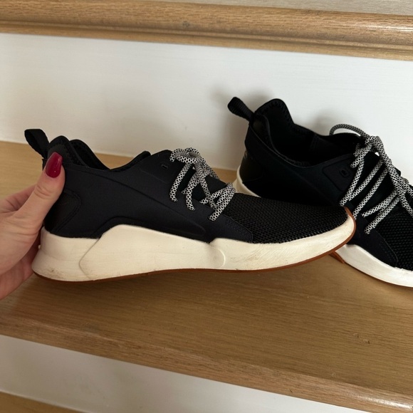 Black Reebok Sneakers Shoes - Picture 2 of 7